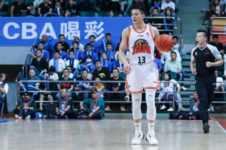 星空体育在线入口-媒体人：吉林做出一系列务实调整 放走姜宇星是其中的关键一环