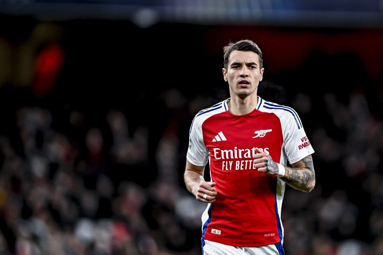 星空体育在线入口-镜报：阿森纳持续推进阵容调整，基维奥尔与海因潜在离队动态更新