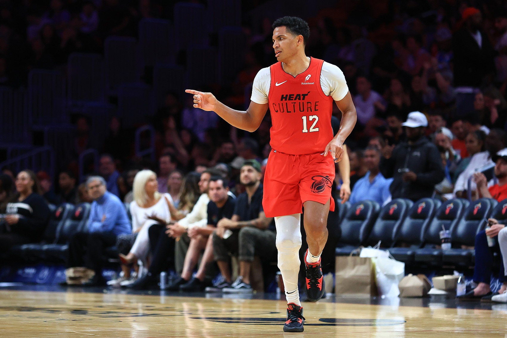 星空体育登录入口-热火随队记者披露：德鲁-史密斯合约首年全额保障，后续两年含保障条款