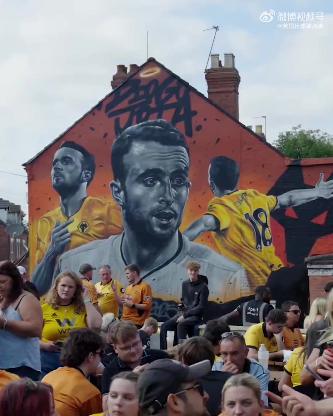 星空体育在线入口-狼队球迷为若塔绘制壁画，他将永远是伍尔弗汉普顿的传奇🐺🧡