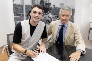 星空体育在线入口-官方：博洛尼亚宣布签下右后卫佐尔泰亚，上赛季在意甲打进6球