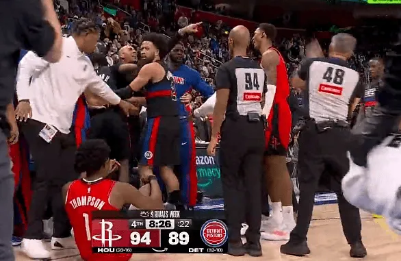 星空体育app下载-霍兰德阿门倒地拼抢球，史密斯喷垃圾话被吹技术犯规